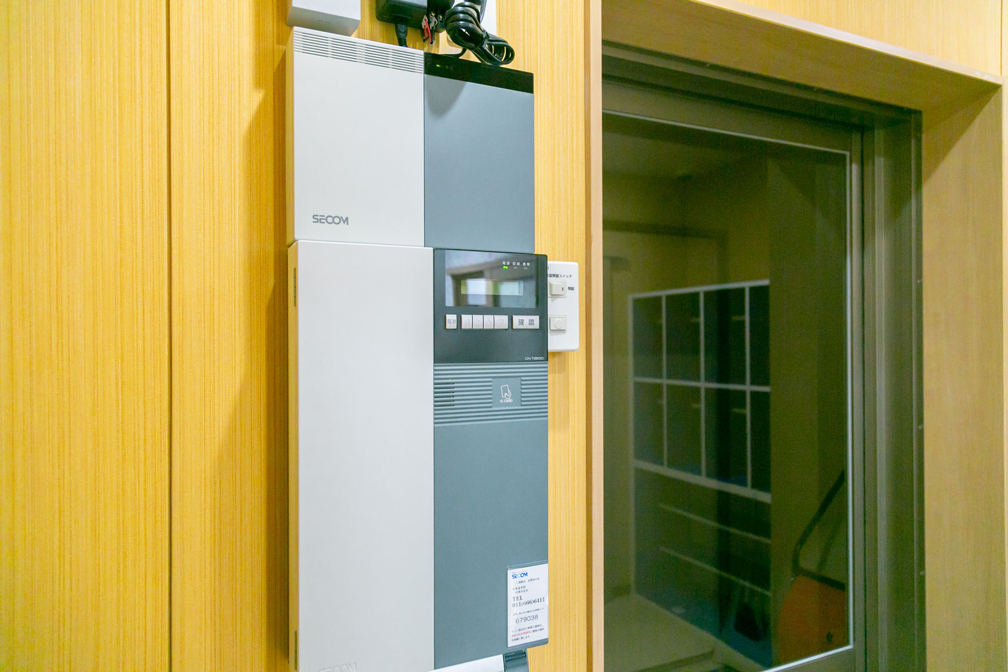 玄関に設けたセキュリティ機器
